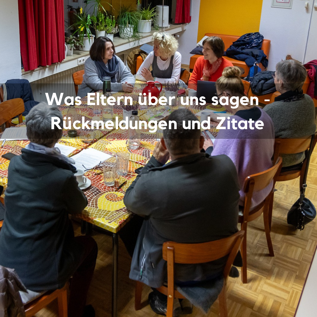 Eine Gruppe von Eltern im Gespräch. Es geht um den Austausch von Erfahrungen von Eltern suchterkrankter Kinder.