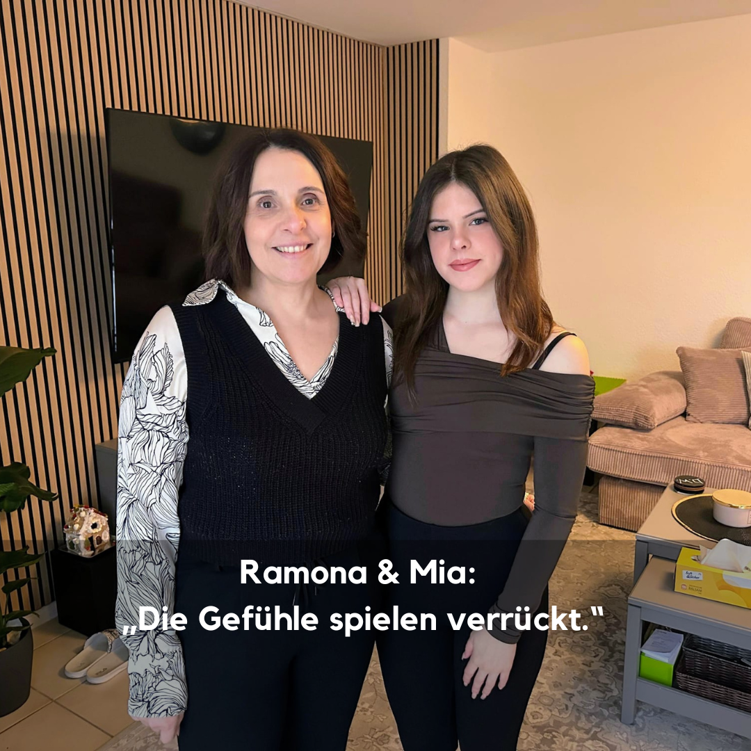 Mutter und Tochter sprechen über Gefühle
