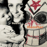 Ein altes Babyfoto zeigt eine Mutter mit ihrem Kind. Daneben eine düstere Zeichnung, die ein bedrohliches Monster symbolisiert. In der Mitte trennt ein Riss beide Bildhälften. Darauf steht in großer Schrift ‚Sucht‘ und ‚Monster‘