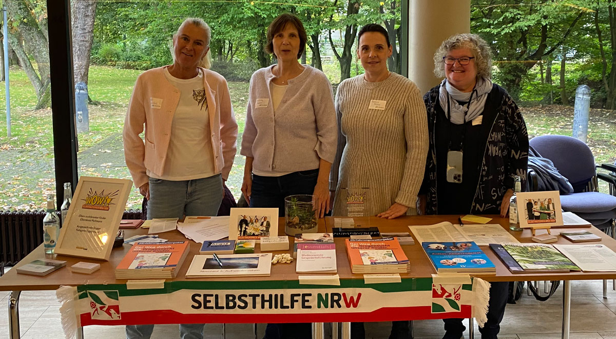 Am Stand der Selbsthilfe NRW Am Stand der Selbsthilfe NRW