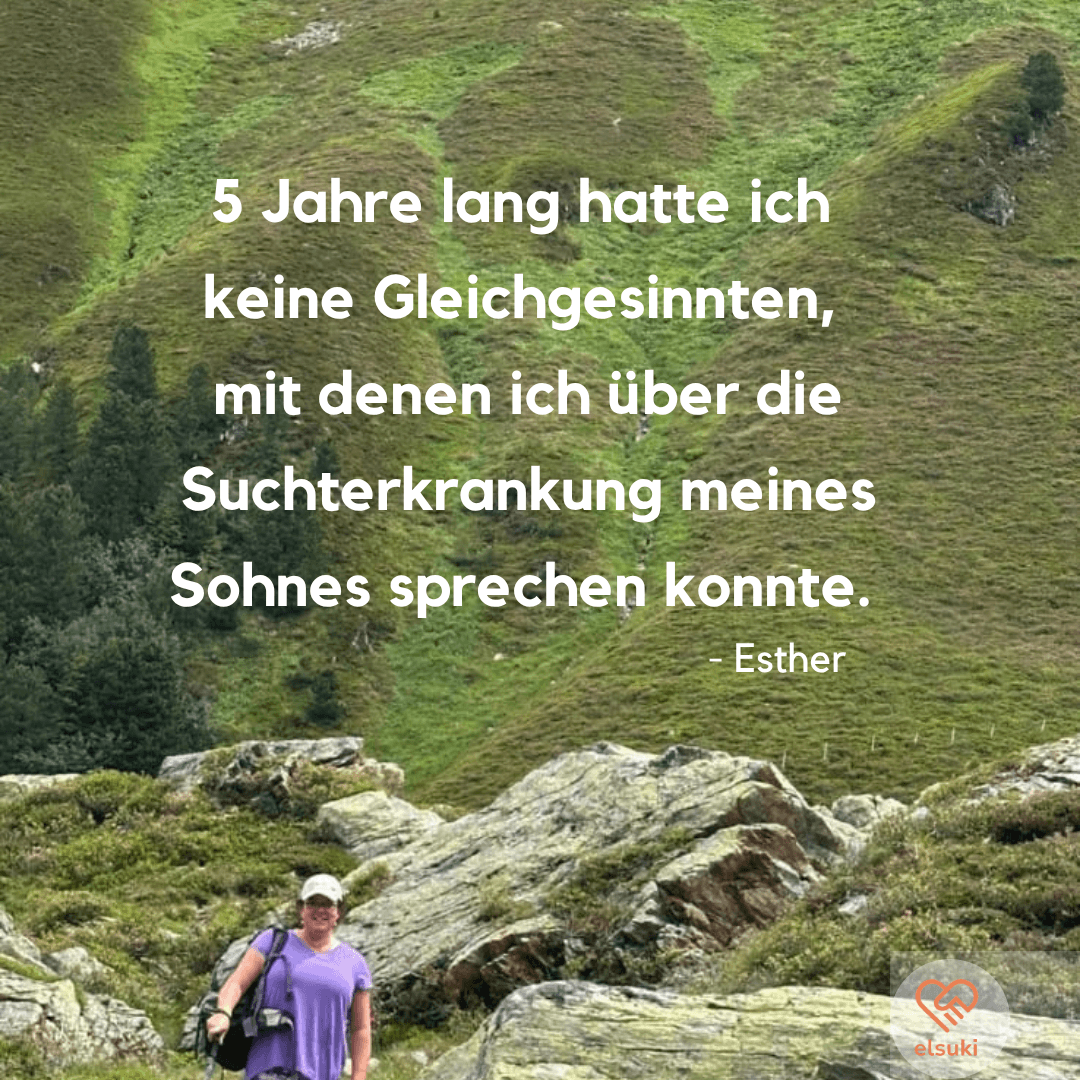 Eine Frau wandert in einer Berglandschaft. Darüber steht der Text: 5 Jahre....